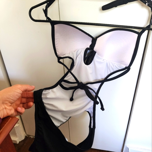 VENUS one piece swim suit - Picture 5 of 6